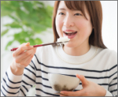 装着したまま飲食はしない!